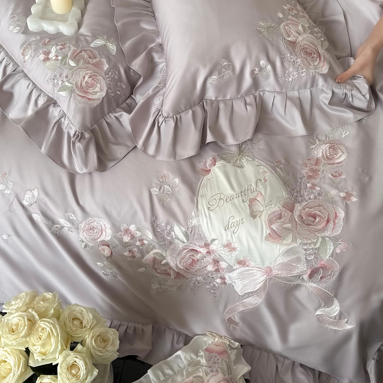 91家纺网 家纺一手货源 找家纺 鹿班家居 2026新款100S长绒棉纯棉精密刺绣系列四件套-邂逅庄园（标准会员-20元) 邂逅庄园-紫色