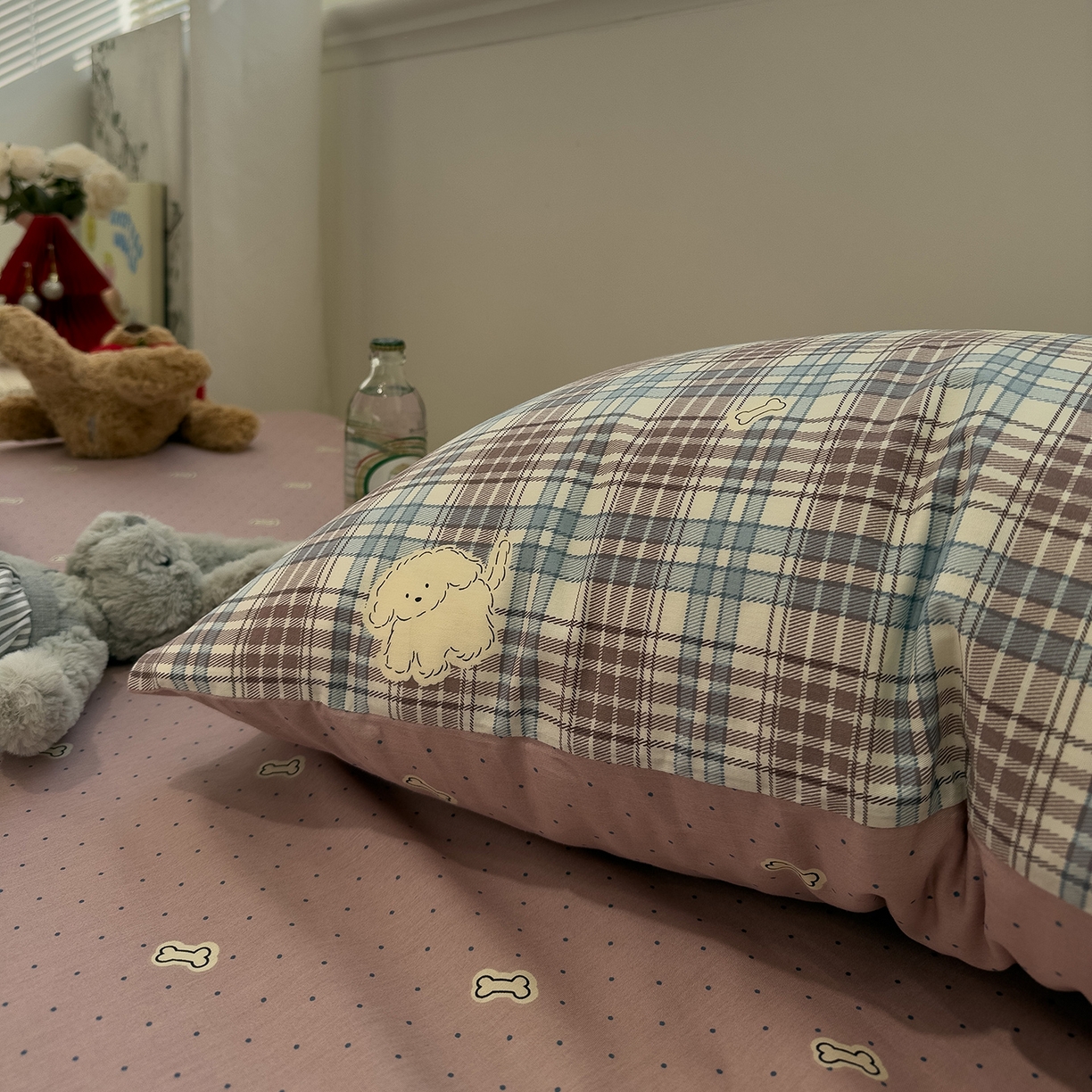 91家纺网 家纺一手货源 找家纺 呗旺鹿 2026春夏新款全棉纯棉40支12868卡通ins风四件套 H英伦格子小狗