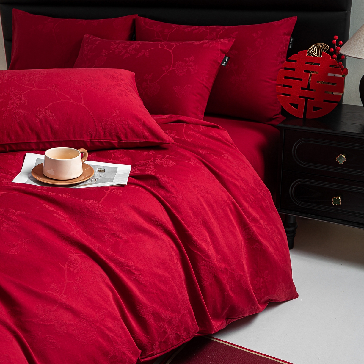 91家纺网 家纺一手货源 找家纺 （总）典曼家纺 2026新款全棉贡缎提花红色婚庆纯棉四件套