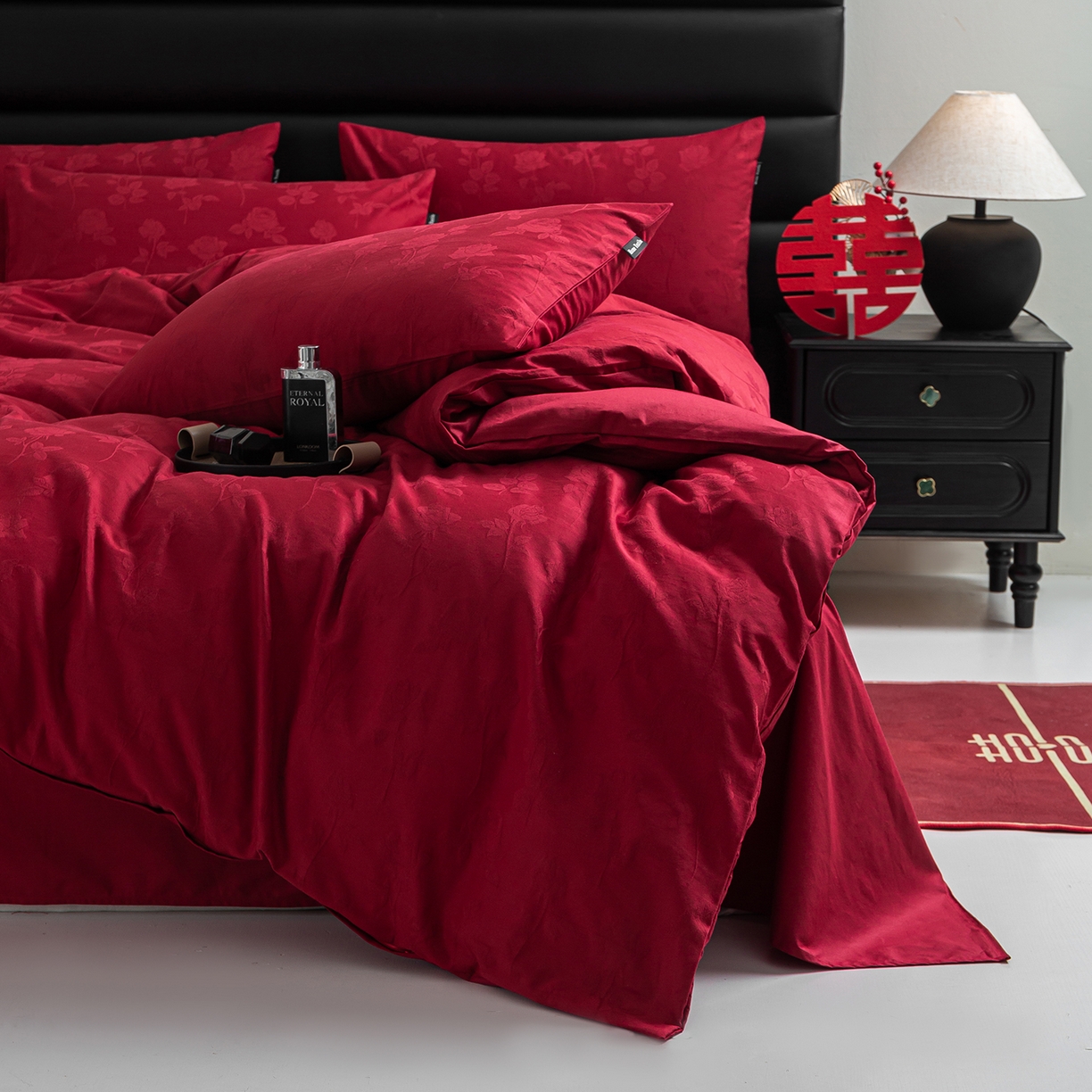 91家纺网 家纺一手货源 找家纺 典曼家纺 2026新款全棉贡缎提花红色婚庆纯棉四件套 岁月留声