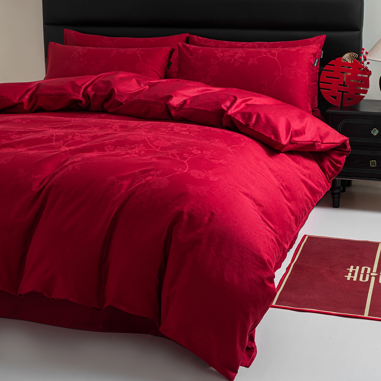 91家纺网 家纺一手货源 找家纺 典曼家纺 2026新款全棉贡缎提花红色婚庆纯棉四件套 花戏蝶