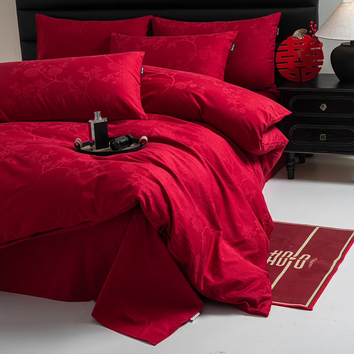 91家纺网 家纺一手货源 找家纺 典曼家纺 2026新款全棉贡缎提花红色婚庆纯棉四件套 花戏蝶