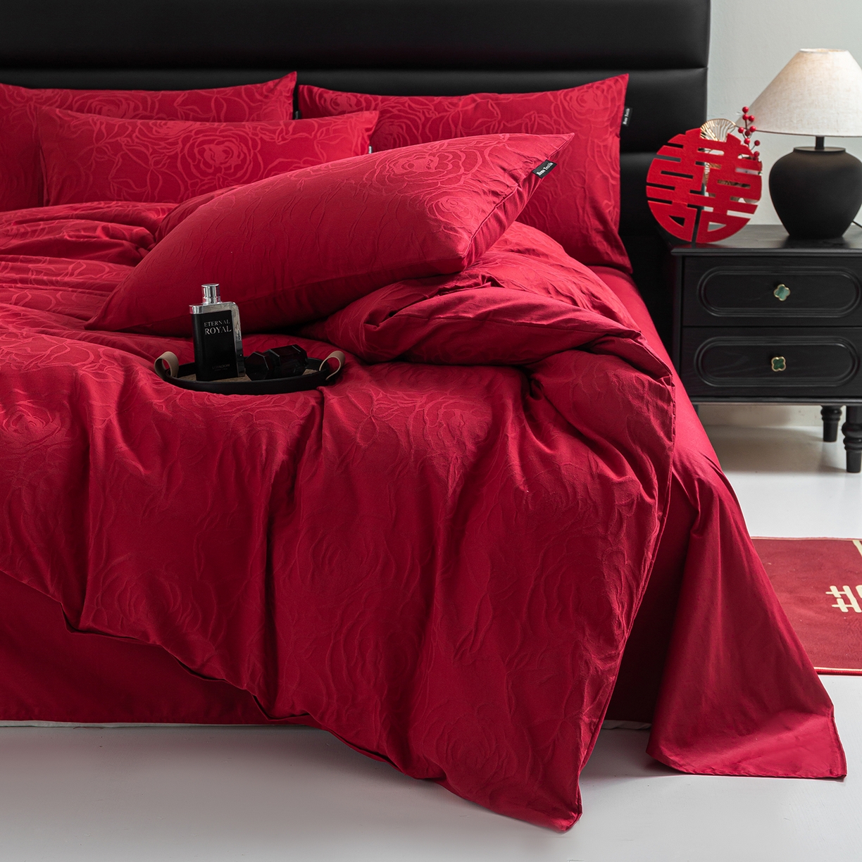 91家纺网 家纺一手货源 找家纺 典曼家纺 2026新款全棉贡缎提花红色婚庆纯棉四件套 玫香