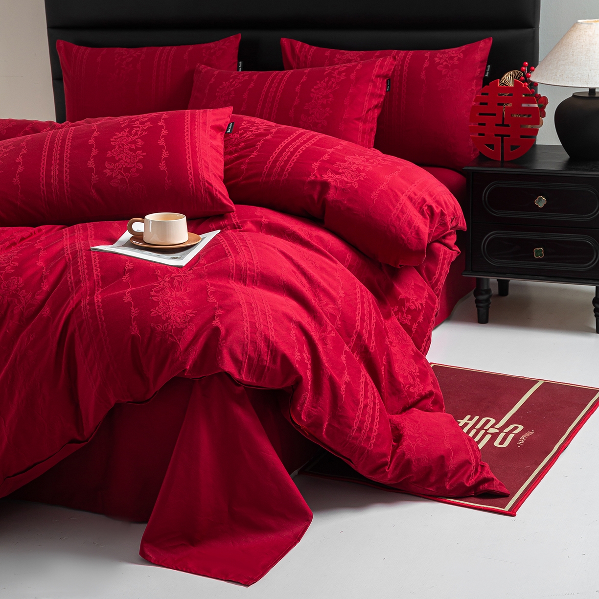 91家纺网 家纺一手货源 找家纺 典曼家纺 2026新款全棉贡缎提花红色婚庆纯棉四件套 花漾甜心-红