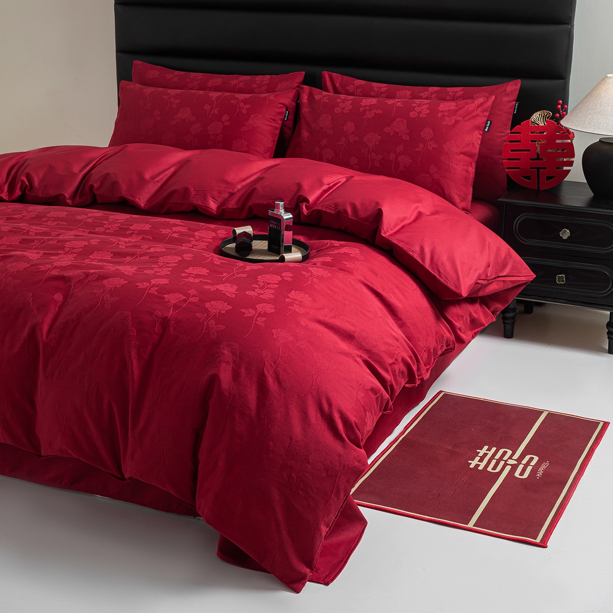 91家纺网 家纺一手货源 找家纺 典曼家纺 2026新款全棉贡缎提花红色婚庆纯棉四件套 岁月留声