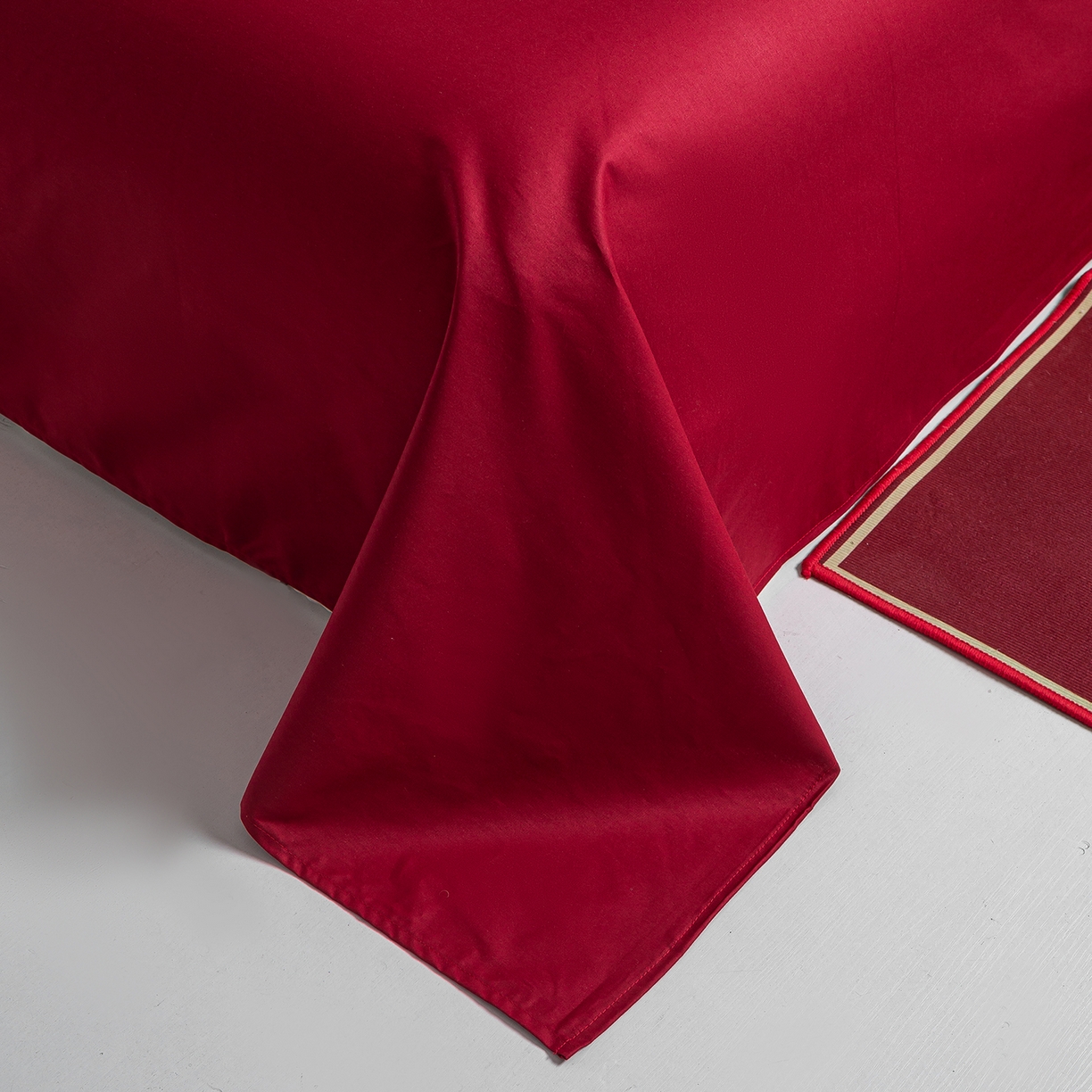 91家纺网 家纺一手货源 找家纺 典曼家纺 2026新款全棉贡缎提花红色婚庆纯棉四件套 岁月留声