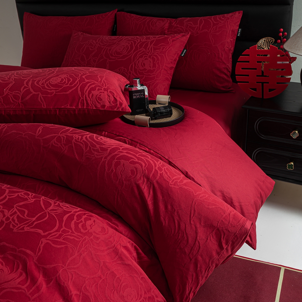 91家纺网 家纺一手货源 找家纺 典曼家纺 2026新款全棉贡缎提花红色婚庆纯棉四件套 玫香