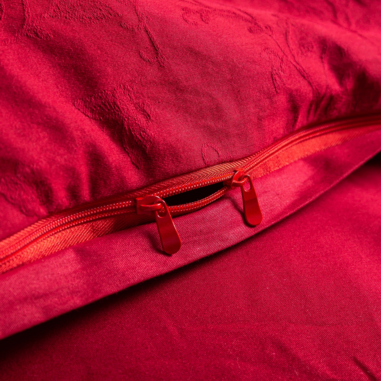 91家纺网 家纺一手货源 找家纺 典曼家纺 2026新款全棉贡缎提花红色婚庆纯棉四件套 露柯