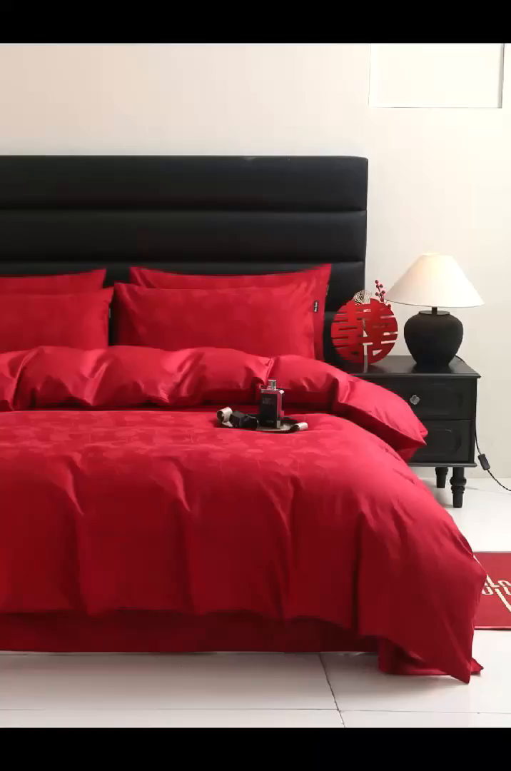 91家纺网 家纺一手货源 找家纺 典曼家纺 2026新款全棉贡缎提花红色婚庆纯棉四件套 岁月留声