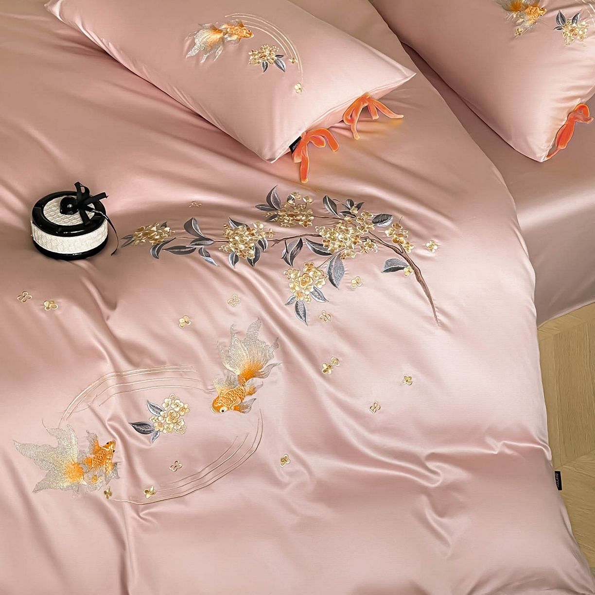 91家纺网 家纺一手货源 找家纺 （总） 2026新款50S双股A类长绒棉纯棉四件套全棉喜庆刺绣被套床单床笠-福瑞锦鲤