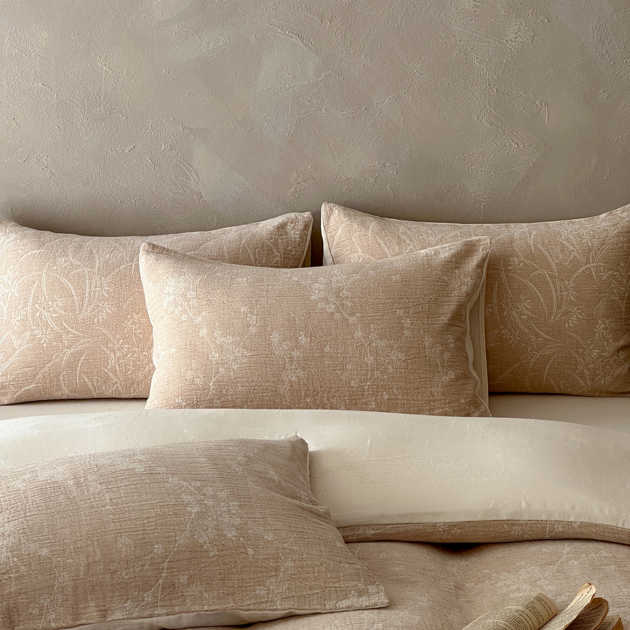 91家纺网 家纺一手货源 找家纺 爱丽丝 2026新款色织提花棉麻四件套系列 浅雾枝雪