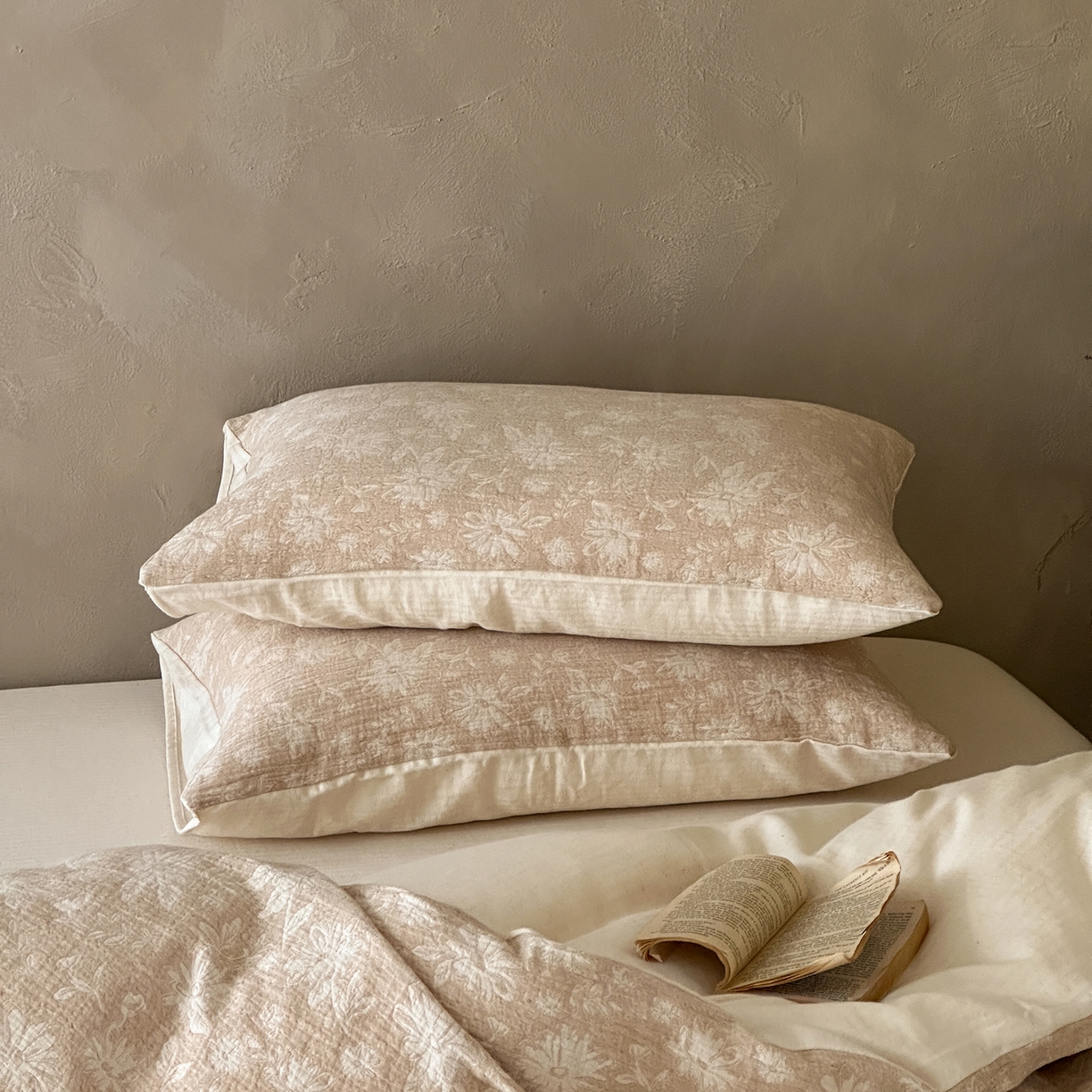 91家纺网 家纺一手货源 找家纺 爱丽丝 2026新款色织提花棉麻四件套系列 浅絮花颜