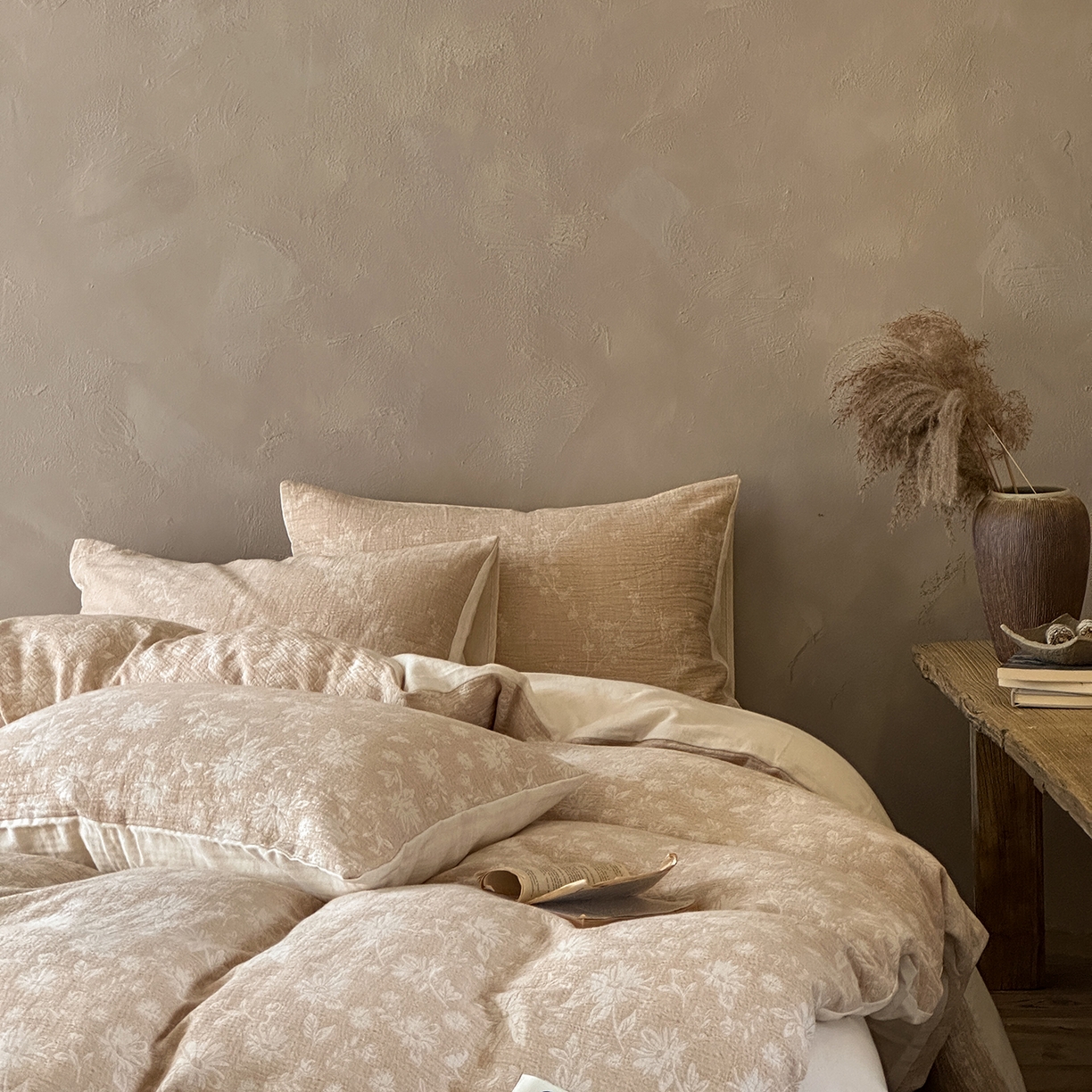 91家纺网 家纺一手货源 找家纺 爱丽丝 2026新款色织提花棉麻四件套系列 浅絮花颜