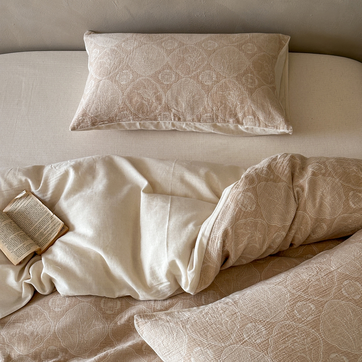 91家纺网 家纺一手货源 找家纺 爱丽丝 2026新款色织提花棉麻四件套系列 栖云锦团