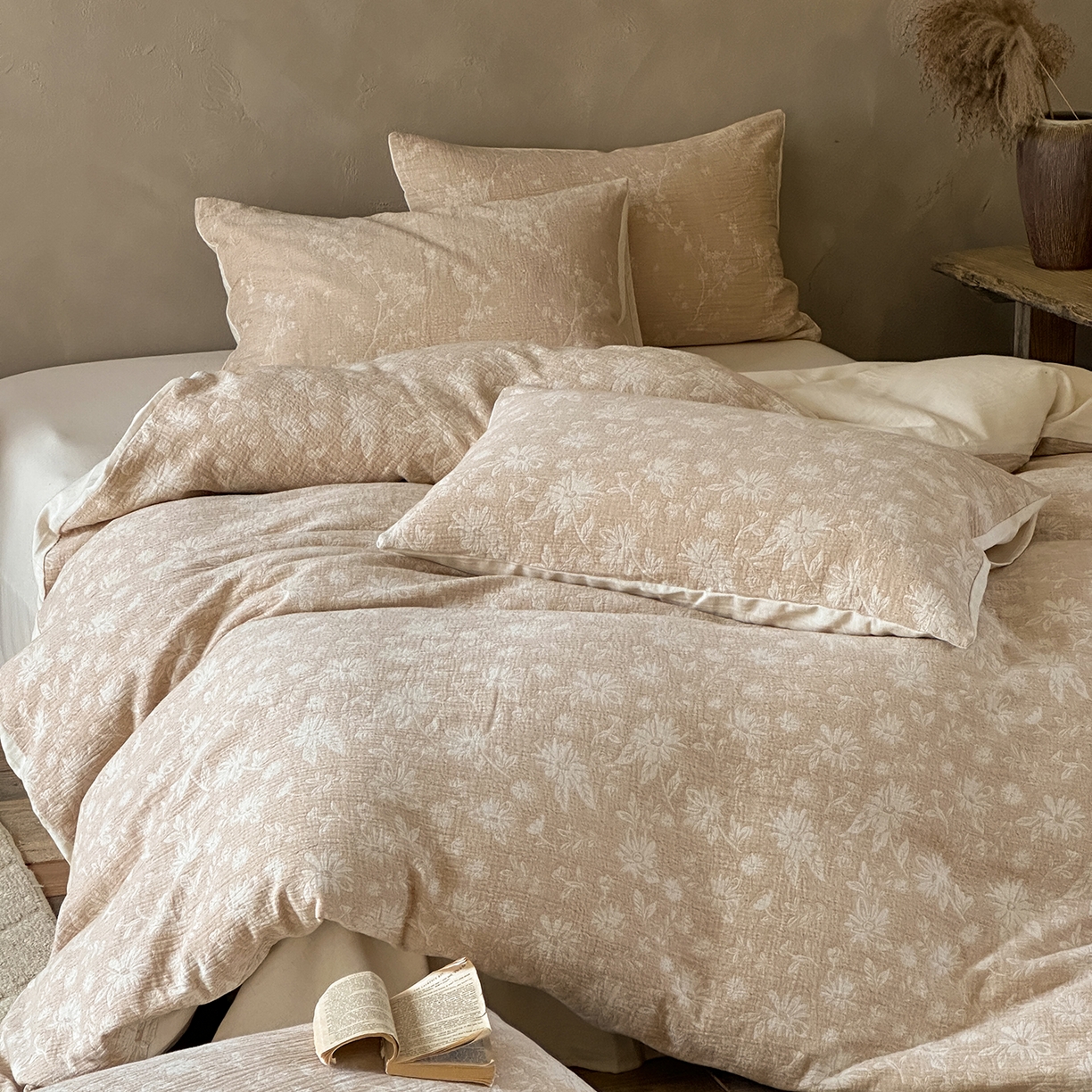 91家纺网 家纺一手货源 找家纺 爱丽丝 2026新款色织提花棉麻四件套系列 浅絮花颜