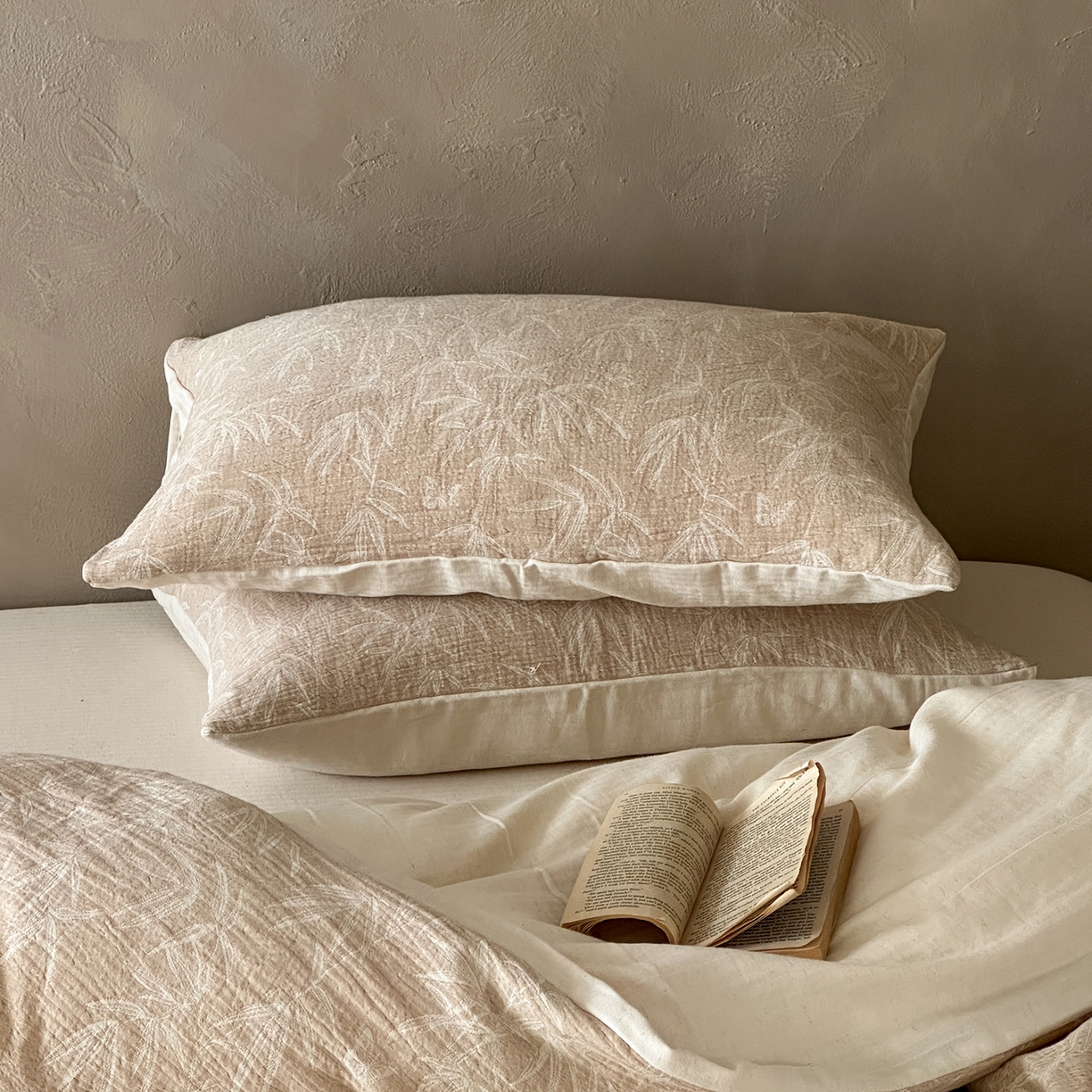 91家纺网 家纺一手货源 找家纺 爱丽丝 2026新款色织提花棉麻四件套系列 竹影栖蝶