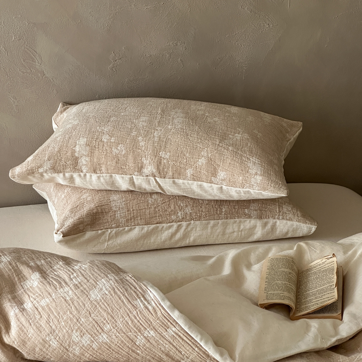 91家纺网 家纺一手货源 找家纺 爱丽丝 2026新款色织提花棉麻四件套系列 烟枝花缕