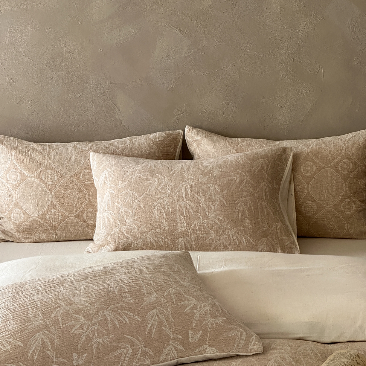 91家纺网 家纺一手货源 找家纺 爱丽丝 2026新款色织提花棉麻四件套系列 竹影栖蝶