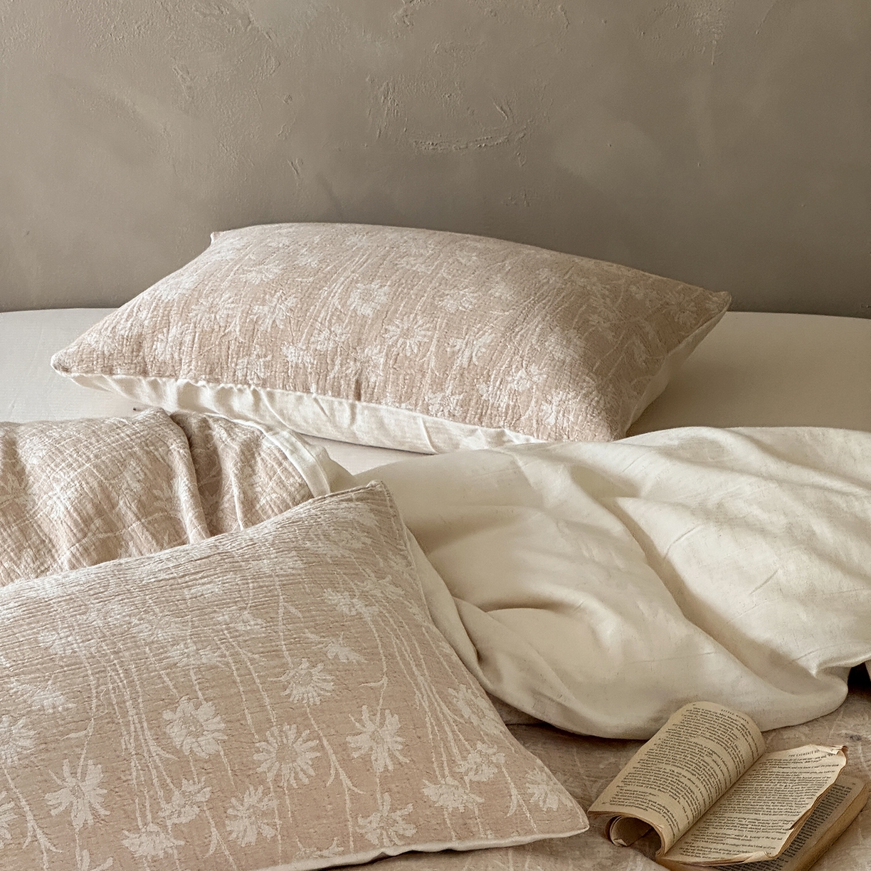 91家纺网 家纺一手货源 找家纺 爱丽丝 2026新款色织提花棉麻四件套系列 素枝花曳