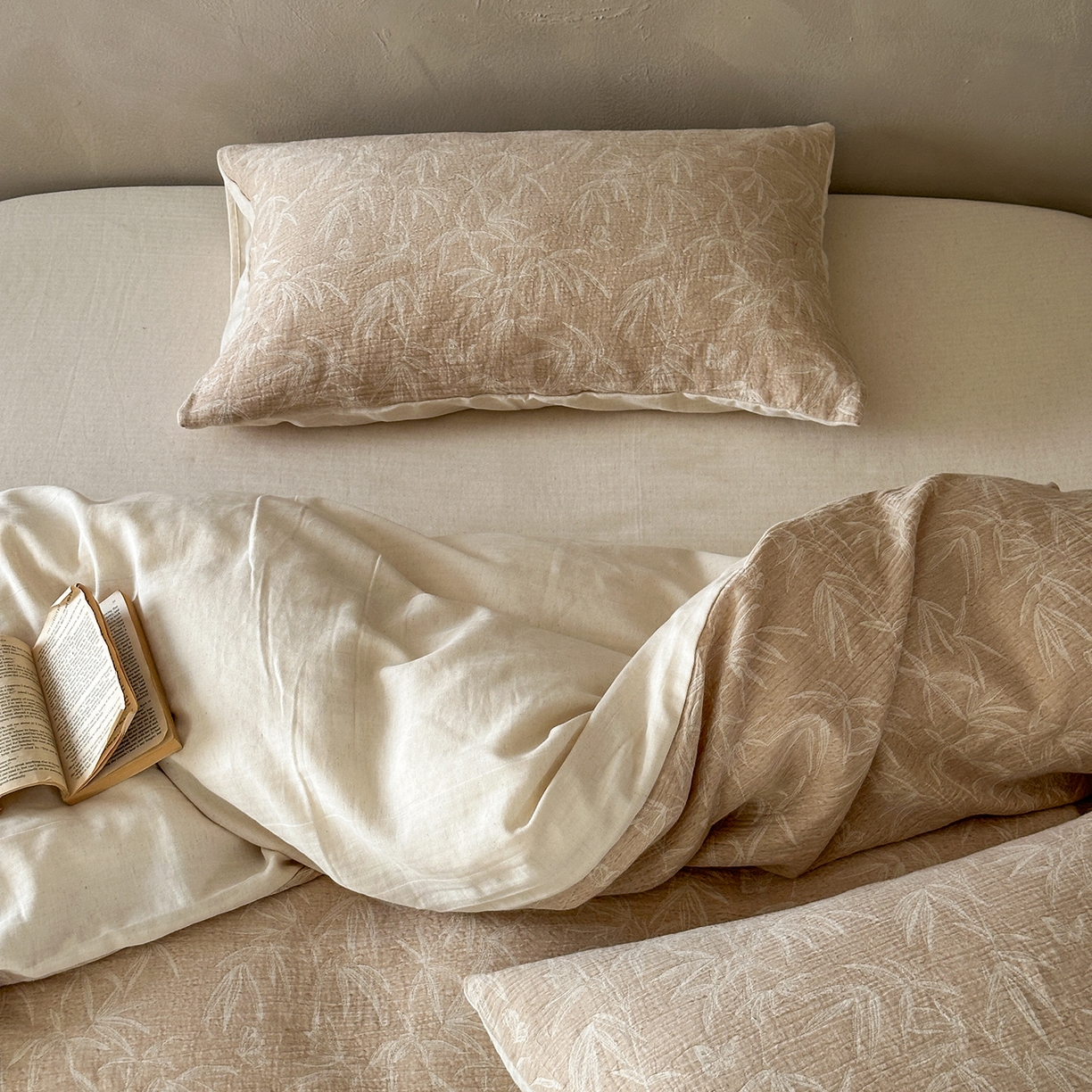 91家纺网 家纺一手货源 找家纺 爱丽丝 2026新款色织提花棉麻四件套系列 竹影栖蝶