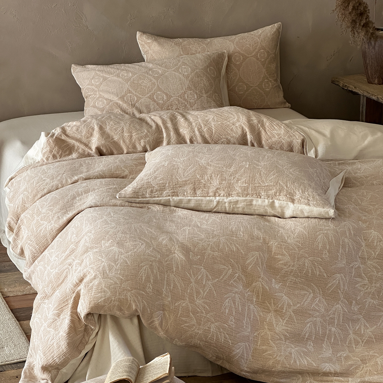 91家纺网 家纺一手货源 找家纺 爱丽丝 2026新款色织提花棉麻四件套系列 竹影栖蝶