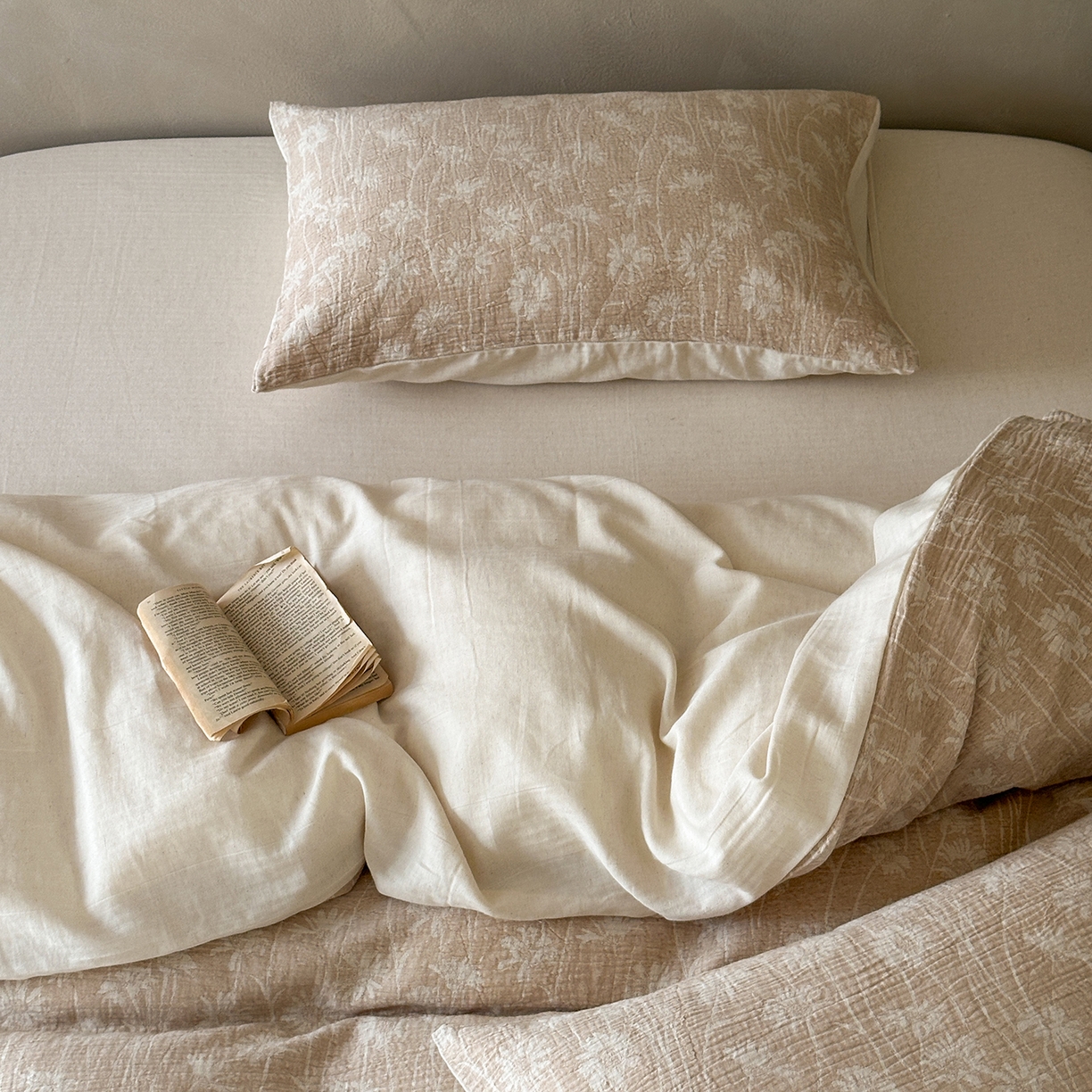 91家纺网 家纺一手货源 找家纺 爱丽丝 2026新款色织提花棉麻四件套系列 素枝花曳