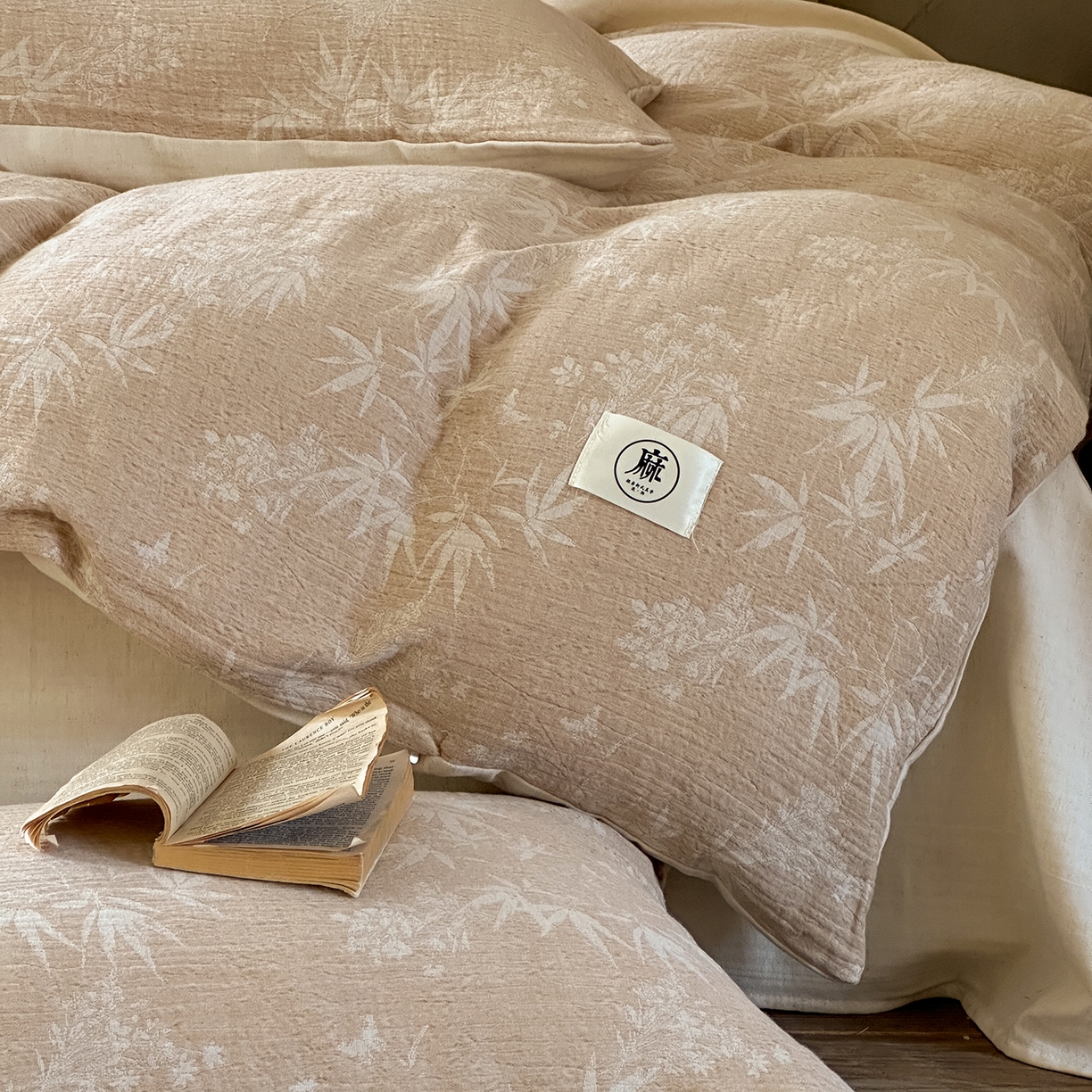 91家纺网 家纺一手货源 找家纺 爱丽丝 2026新款色织提花棉麻四件套系列 素织竹影