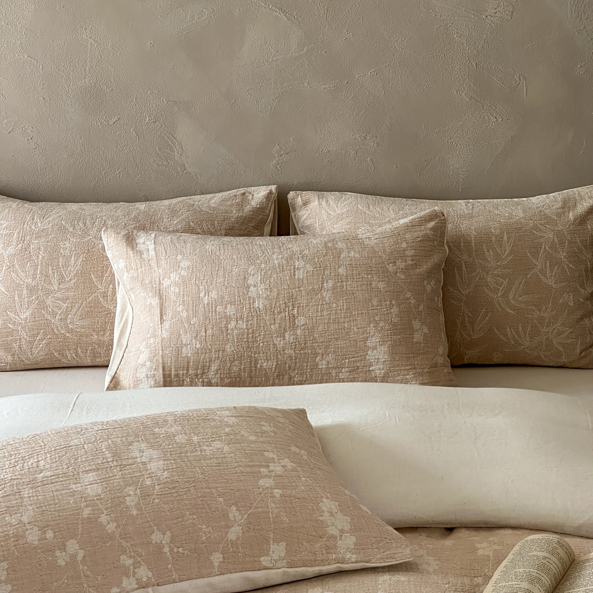 91家纺网 家纺一手货源 找家纺 爱丽丝 2026新款色织提花棉麻四件套系列 烟枝花缕