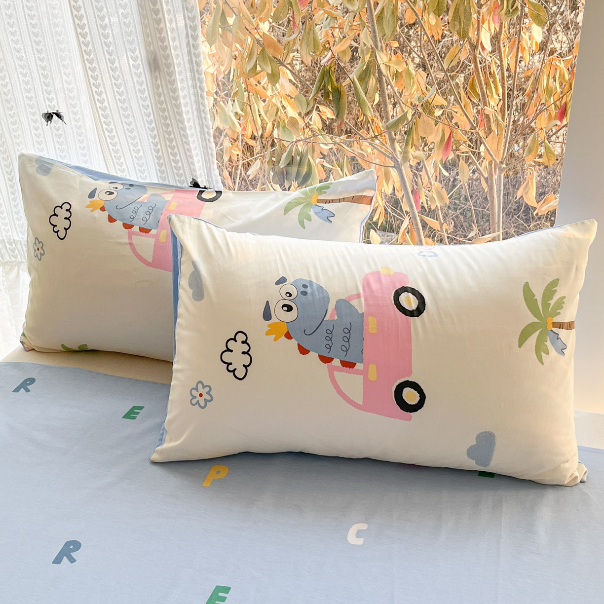 91家纺网 家纺一手货源 找家纺 吉象家纺 2026春夏新款全棉印花四件套第二批 度假恐龙蓝