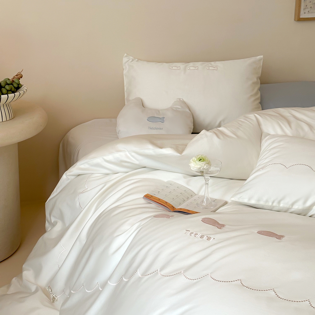 91家纺网 家纺一手货源 找家纺 （总）极简 2026新款100S长绒棉刺绣四件套-萌趣小鱼（小号控价258标准288加大308）