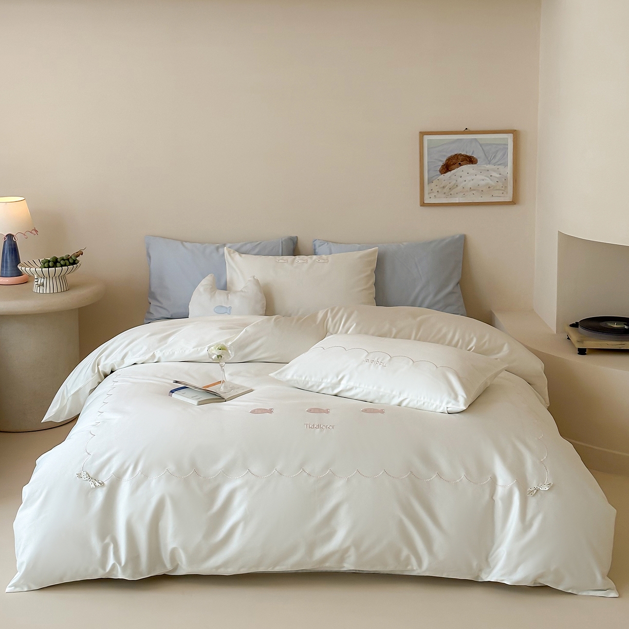 极简 2026新款100S长绒棉刺绣四件套-萌趣小鱼（小号控价258标准288加大308） 萌趣小鱼-白