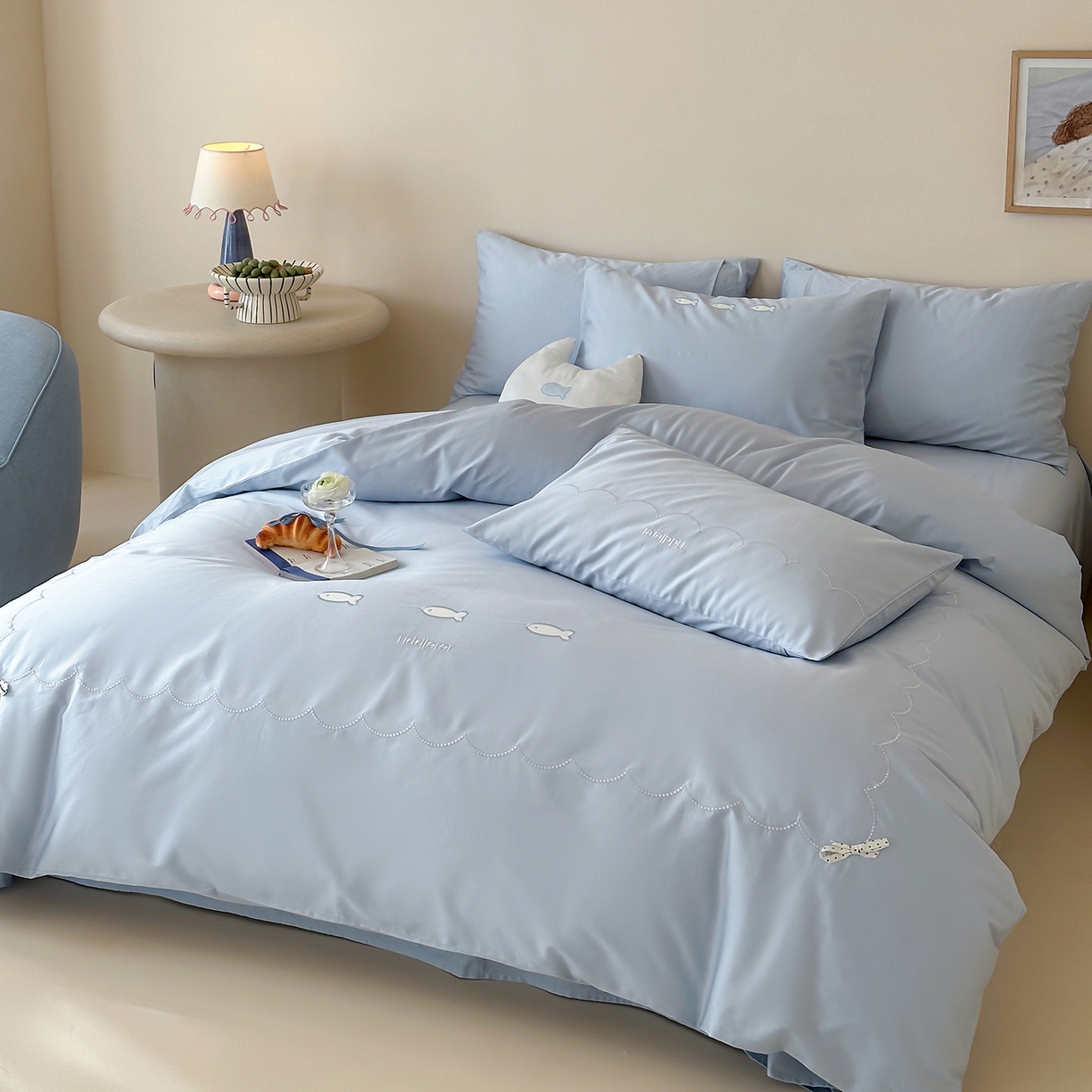 91家纺网 家纺一手货源 找家纺 极简 2026新款100S长绒棉刺绣四件套-萌趣小鱼（小号控价258标准288加大308） 萌趣小鱼-蓝