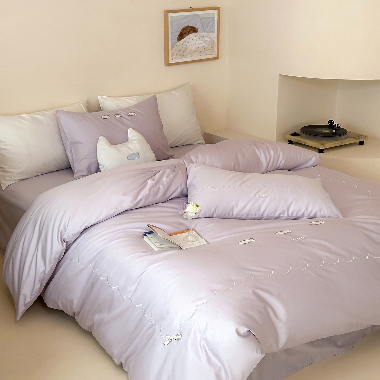 91家纺网 家纺一手货源 找家纺 极简 2026新款100S长绒棉刺绣四件套-萌趣小鱼（小号控价258标准288加大308） 萌趣小鱼-紫