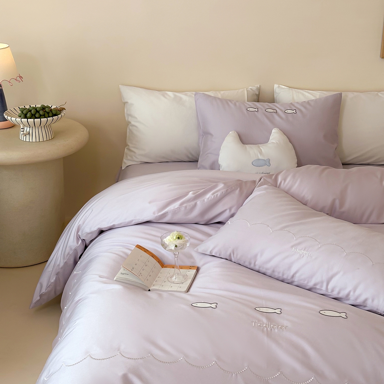 91家纺网 家纺一手货源 找家纺 极简 2026新款100S长绒棉刺绣四件套-萌趣小鱼（小号控价258标准288加大308） 萌趣小鱼-紫