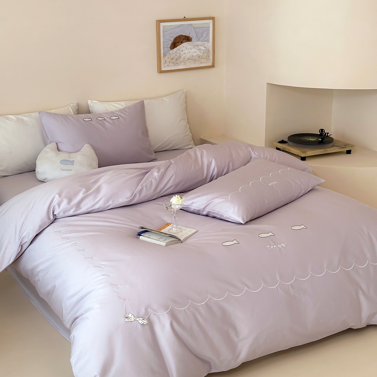 91家纺网 家纺一手货源 找家纺 极简 2026新款100S长绒棉刺绣四件套-萌趣小鱼（小号控价258标准288加大308） 萌趣小鱼-紫