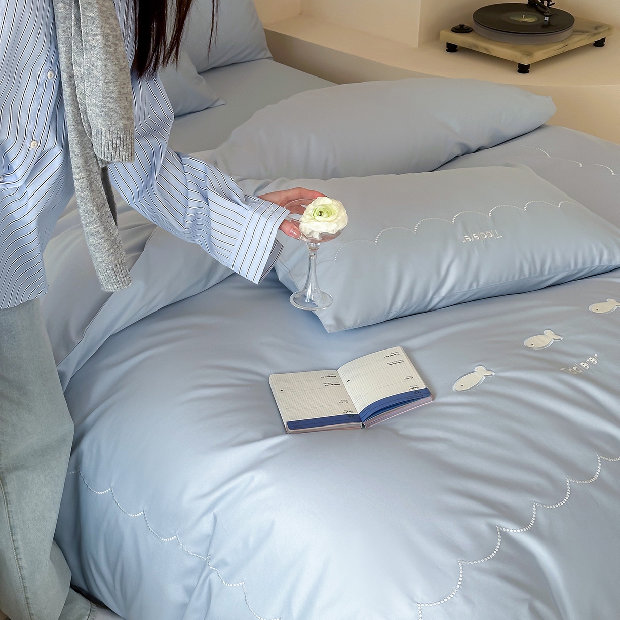 91家纺网 家纺一手货源 找家纺 极简 2026新款100S长绒棉刺绣四件套-萌趣小鱼（小号控价258标准288加大308） 萌趣小鱼-蓝