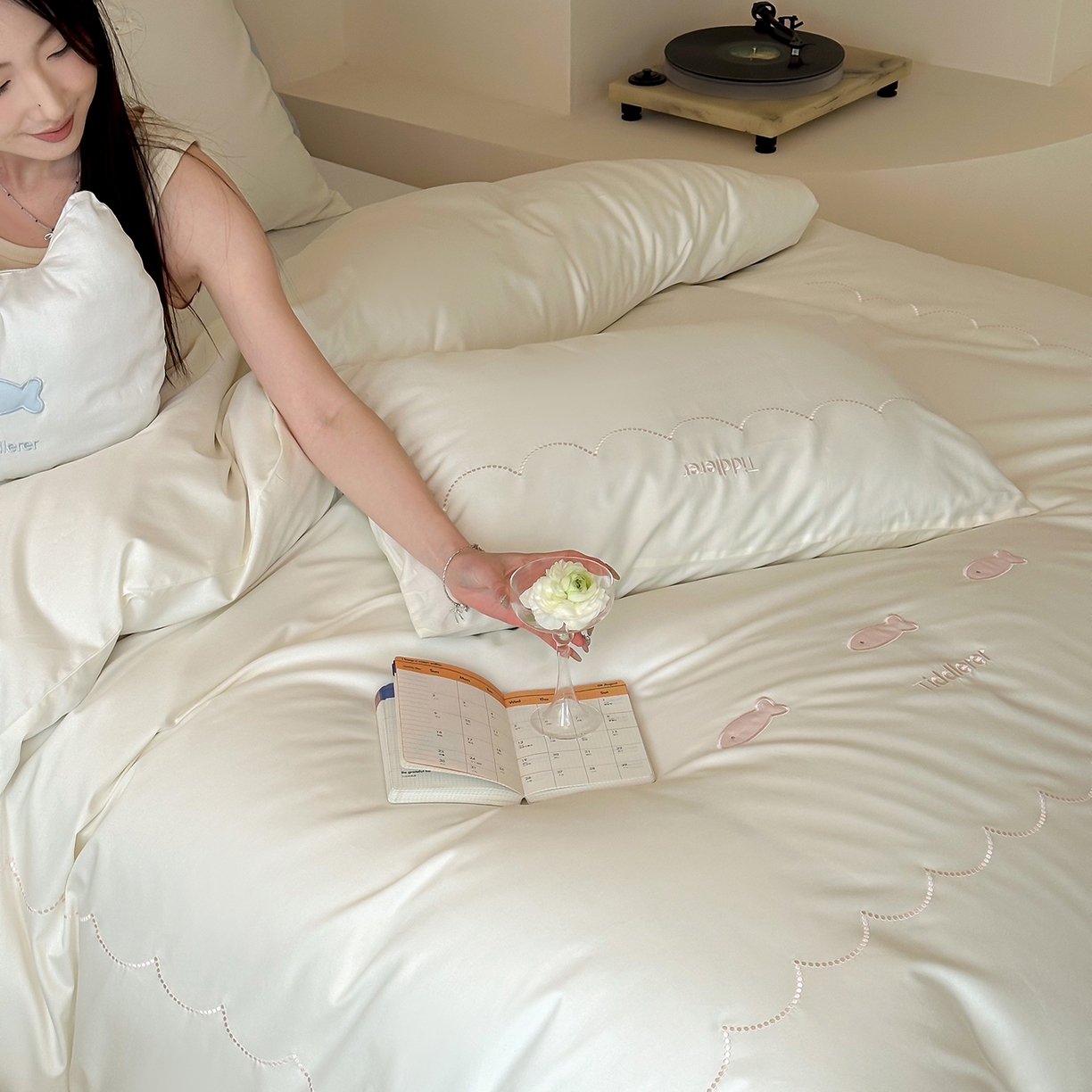 91家纺网 家纺一手货源 找家纺 （总）极简 2026新款100S长绒棉刺绣四件套-萌趣小鱼（小号控价258标准288加大308）