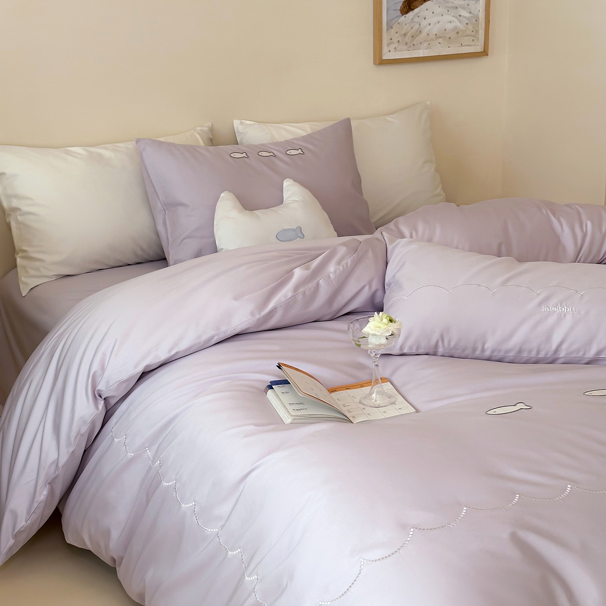 91家纺网 家纺一手货源 找家纺 极简 2026新款100S长绒棉刺绣四件套-萌趣小鱼（小号控价258标准288加大308） 萌趣小鱼-紫