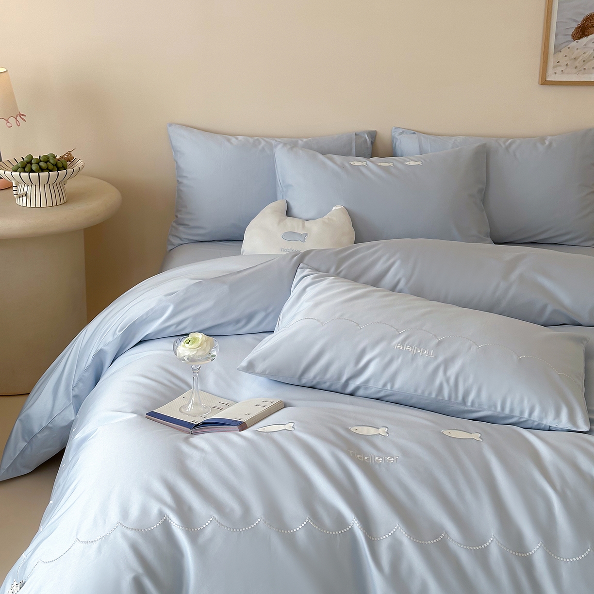 91家纺网 家纺一手货源 找家纺 极简 2026新款100S长绒棉刺绣四件套-萌趣小鱼（小号控价258标准288加大308） 萌趣小鱼-蓝