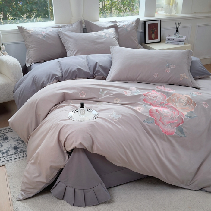 91家纺网 家纺一手货源 找家纺 （总）铭博家纺 2026新款13372新款100%全棉刺绣工艺款四件套-蝶舞玫瑰系列