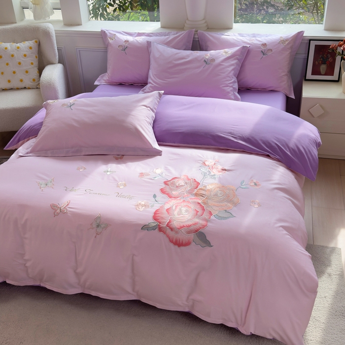 91家纺网 家纺一手货源 找家纺 铭博家纺 2026新款13372新款100%全棉刺绣工艺款四件套-蝶舞玫瑰系列 蝶舞玫瑰-槿紫