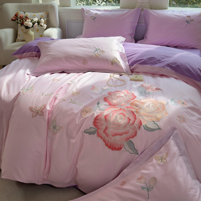 91家纺网 家纺一手货源 找家纺 铭博家纺 2026新款13372新款100%全棉刺绣工艺款四件套-蝶舞玫瑰系列 蝶舞玫瑰-槿紫