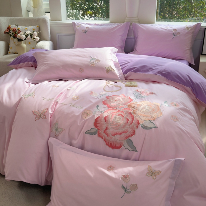 91家纺网 家纺一手货源 找家纺 铭博家纺 2026新款13372新款100%全棉刺绣工艺款四件套-蝶舞玫瑰系列 蝶舞玫瑰-槿紫