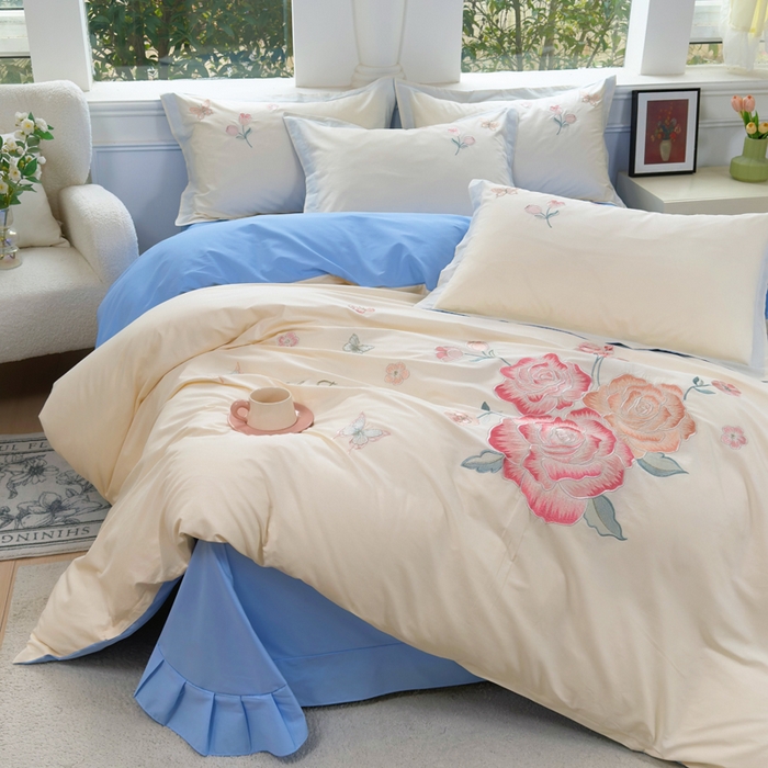 91家纺网 家纺一手货源 找家纺 铭博家纺 2026新款13372新款100%全棉刺绣工艺款四件套-蝶舞玫瑰系列 蝶舞玫瑰-米蓝