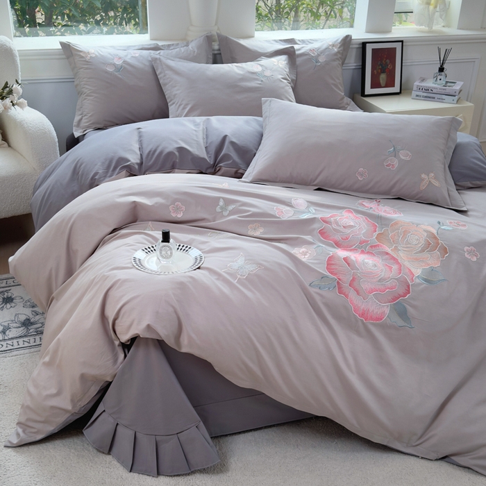 91家纺网 家纺一手货源 找家纺 铭博家纺 2026新款13372新款100%全棉刺绣工艺款四件套-蝶舞玫瑰系列 蝶舞玫瑰-雅致灰