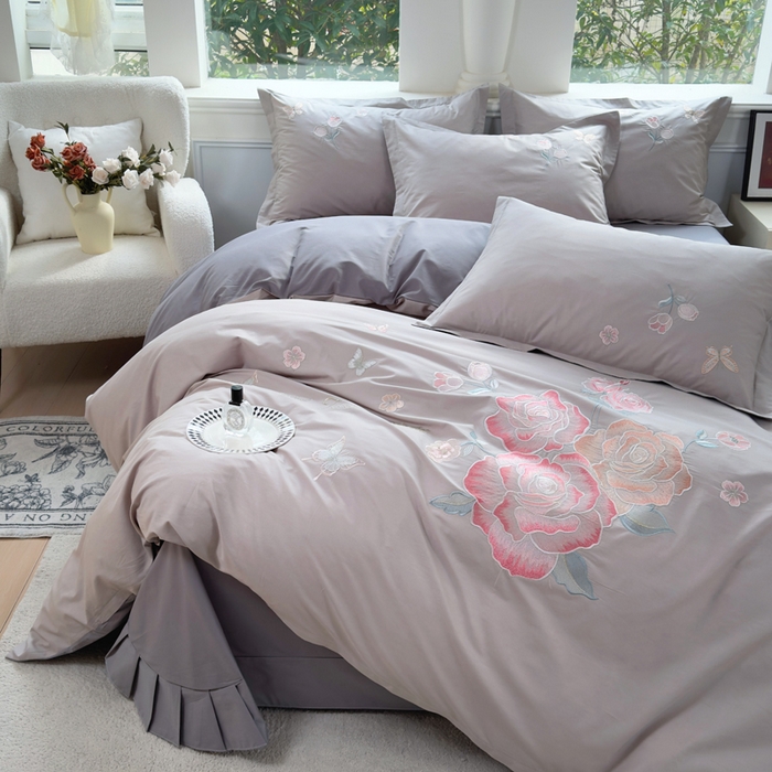 91家纺网 家纺一手货源 找家纺 铭博家纺 2026新款13372新款100%全棉刺绣工艺款四件套-蝶舞玫瑰系列 蝶舞玫瑰-雅致灰