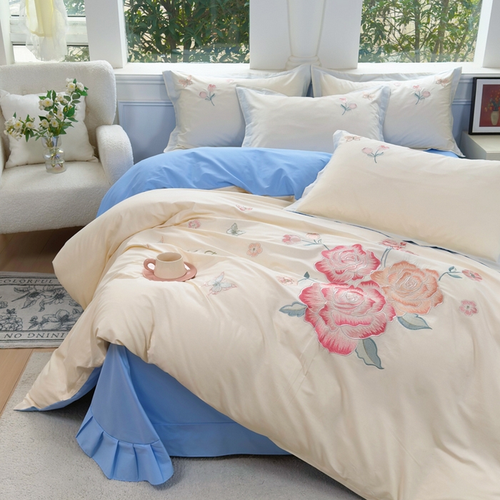 91家纺网 家纺一手货源 找家纺 铭博家纺 2026新款13372新款100%全棉刺绣工艺款四件套-蝶舞玫瑰系列 蝶舞玫瑰-米蓝