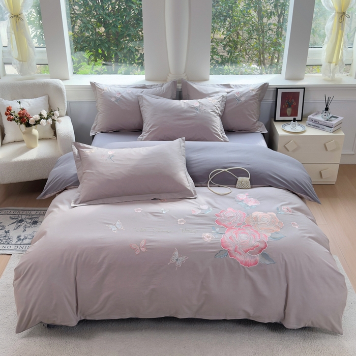 91家纺网 家纺一手货源 找家纺 铭博家纺 2026新款13372新款100%全棉刺绣工艺款四件套-蝶舞玫瑰系列 蝶舞玫瑰-雅致灰