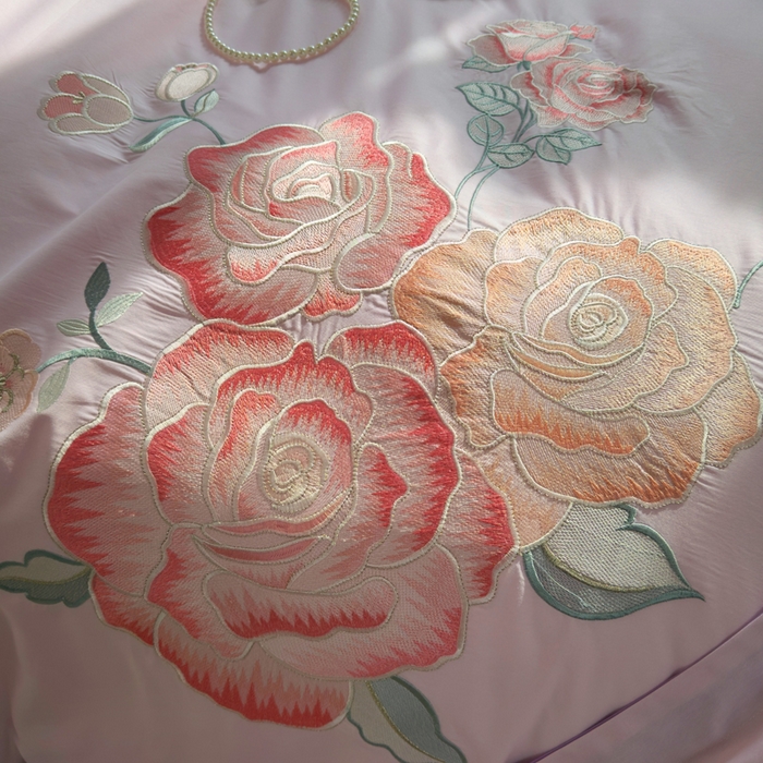 91家纺网 家纺一手货源 找家纺 铭博家纺 2026新款13372新款100%全棉刺绣工艺款四件套-蝶舞玫瑰系列 蝶舞玫瑰-槿紫