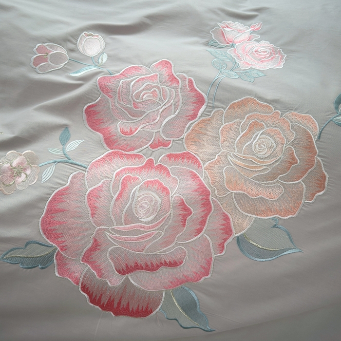 91家纺网 家纺一手货源 找家纺 铭博家纺 2026新款13372新款100%全棉刺绣工艺款四件套-蝶舞玫瑰系列 蝶舞玫瑰-雅致灰